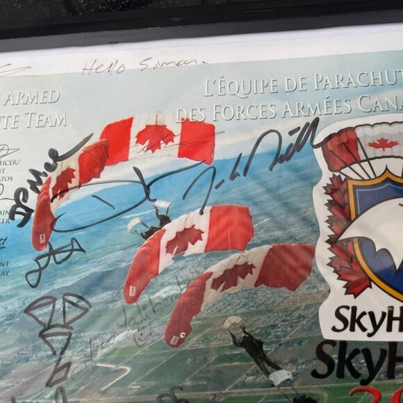 Skyhawks Canadian Armed Forces Parachute Team Framed Signed Picture 2015 - Picture 6 of 9